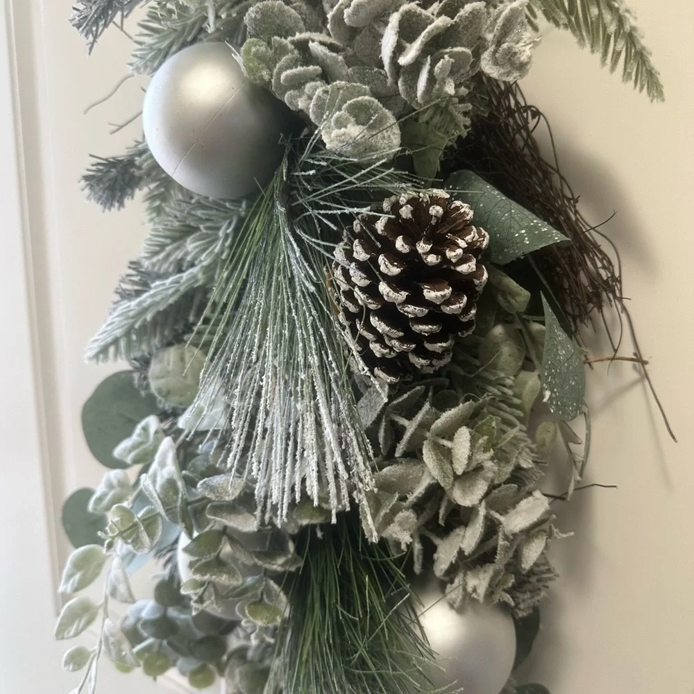Christmas Tear Drop Wreath NEW